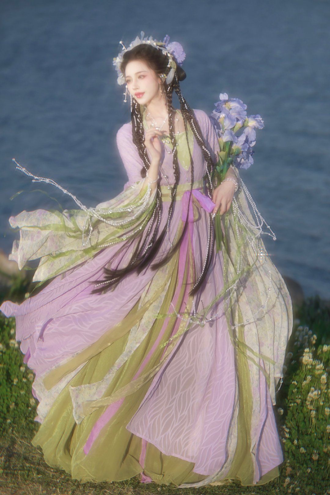 Reinventing Traditional Tang-Style Clothing:The New Neo-Chinese Style Reinventing Traditional Tang-Style Clothing:The New Neo-Chinese Style