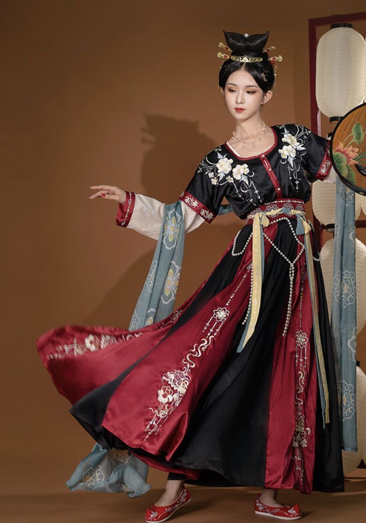 Elite Daily Fashion:The Rise of High-End Hanfu for Modern Women Elite Daily Fashion:The Rise of High-End Hanfu for Modern Women