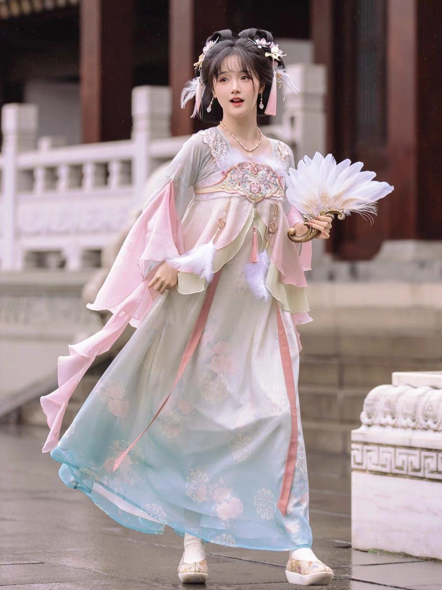 Summer Fashion Trends for 13-Year-Old Girls:The Enchanting World of Hanfu Dress Summer Fashion Trends for 13-Year-Old Girls:The Enchanting World of Hanfu Dress