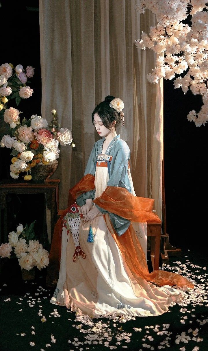 The Splendor of Hanfu:The Story of Mo Shang Sang The Splendor of Hanfu:The Story of Mo Shang Sang