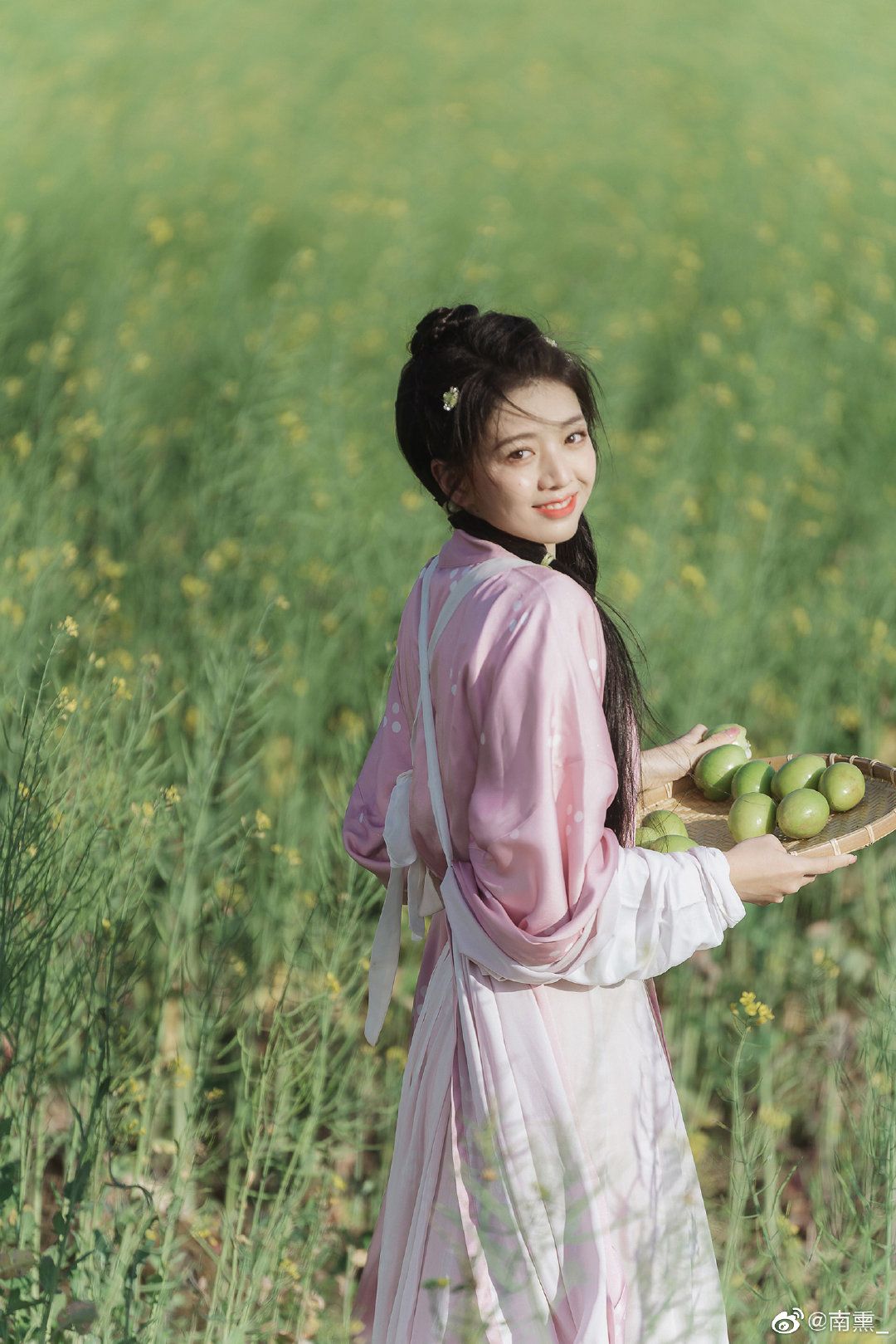 Reinventing the Mini-Size Cheongsam Skirt:The Newest Fashion Evolution Reinventing the Mini-Size Cheongsam Skirt:The Newest Fashion Evolution