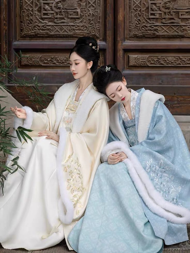 Winter Warmth in Traditional Hanfu Clothing Winter Warmth in Traditional Hanfu Clothing