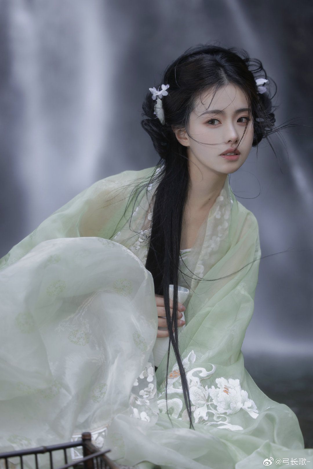 The Cheongsam,Fan,and Feather:A Cultural Journey Through Traditional Chinese Elegance The Cheongsam,Fan,and Feather:A Cultural Journey Through Traditional Chinese Elegance