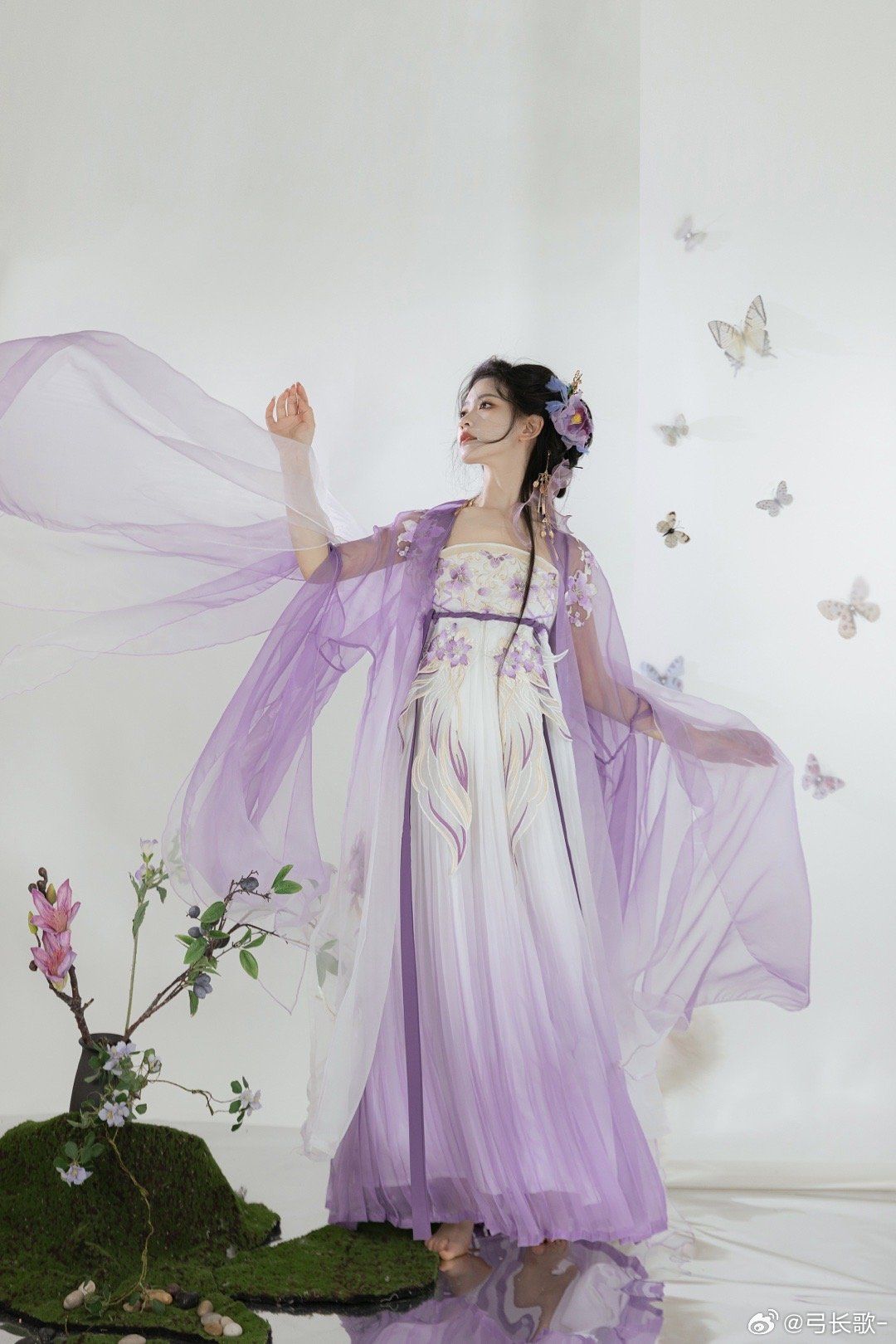 The Enchantment of a Pink Cheongsam:Embracing the Hourglass Figure The Enchantment of a Pink Cheongsam:Embracing the Hourglass Figure