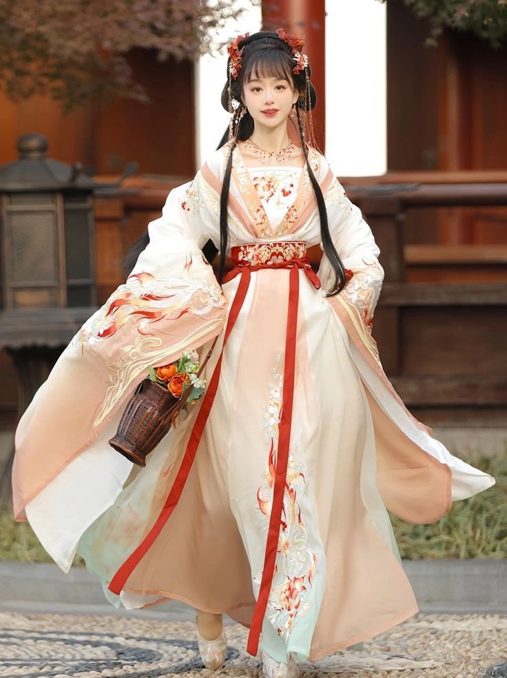 Little Girl in an Original Bok Choy-Inspired Hanfu Fashion Little Girl in an Original Bok Choy-Inspired Hanfu Fashion