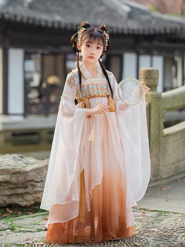 The Splendid Charm of Hanfu丸子头:An Insight into Traditional Chinese Hair Accessories The Splendid Charm of Hanfu丸子头:An Insight into Traditional Chinese Hair Accessories