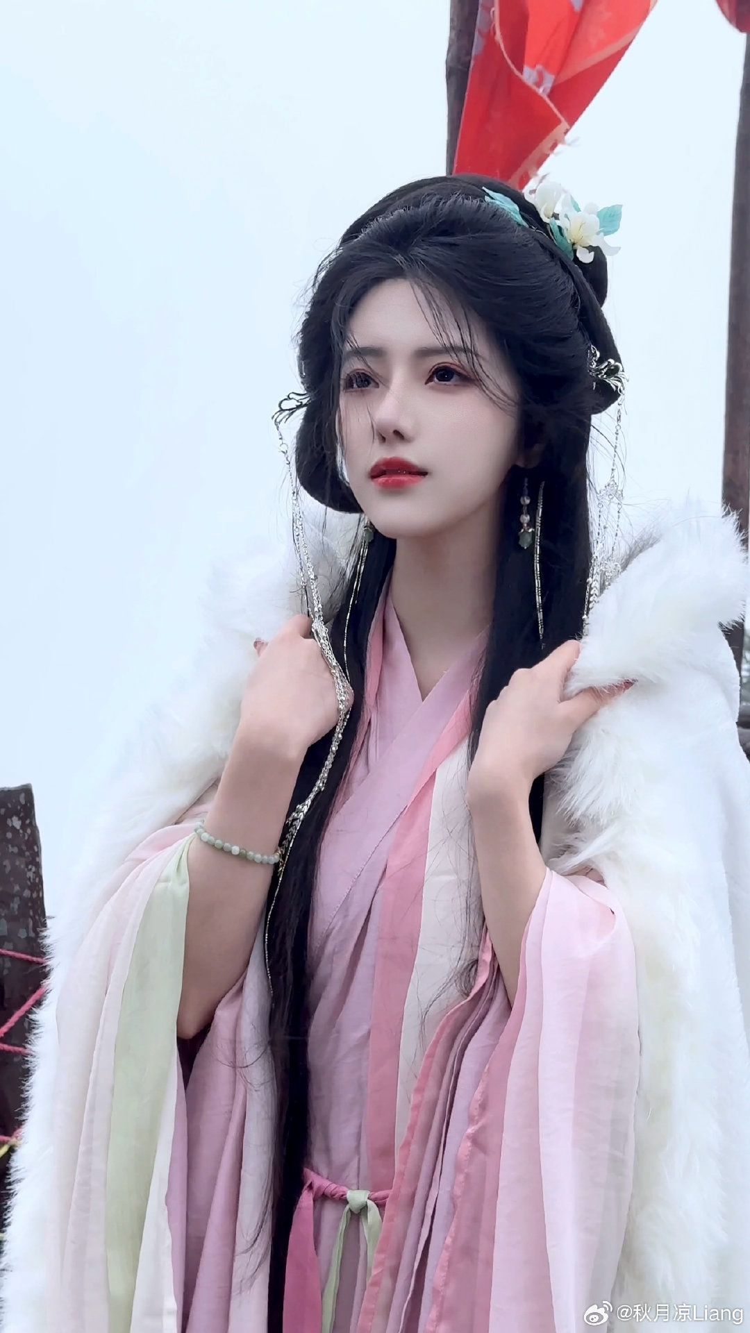 Elegant Summer of a Young Girl in Traditional Hanfu Fashion Elegant Summer of a Young Girl in Traditional Hanfu Fashion