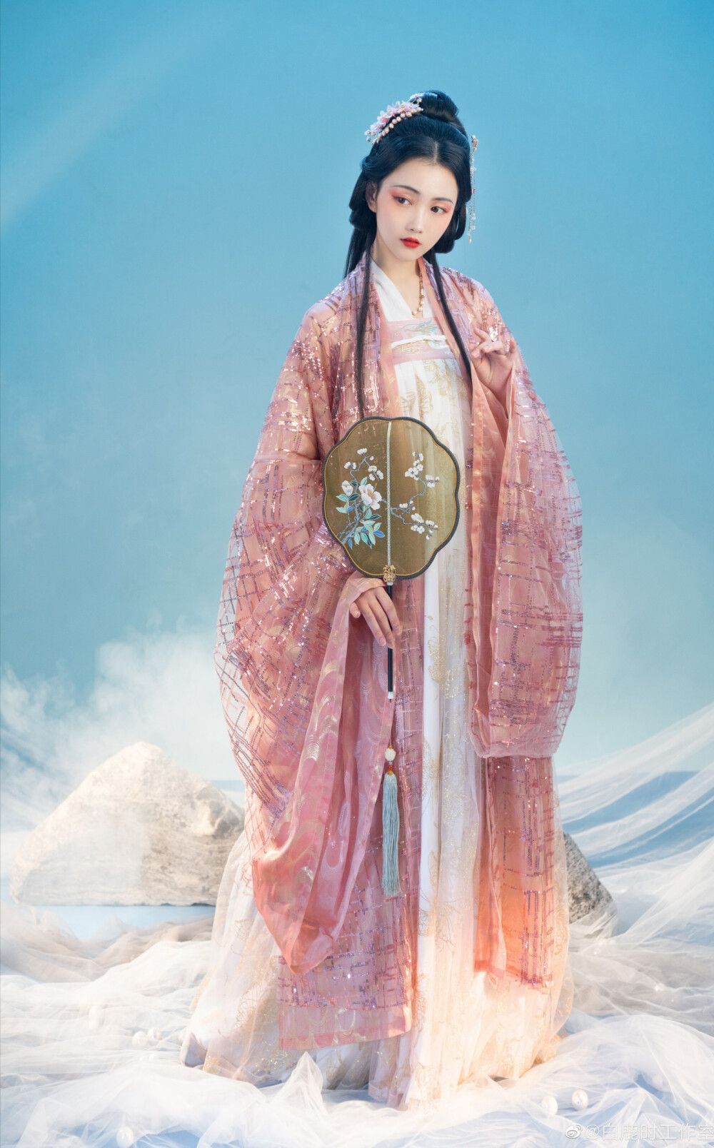 The Splendid Tang Dynasty:Designing the Traditional Hanfu Fashion The Splendid Tang Dynasty:Designing the Traditional Hanfu Fashion