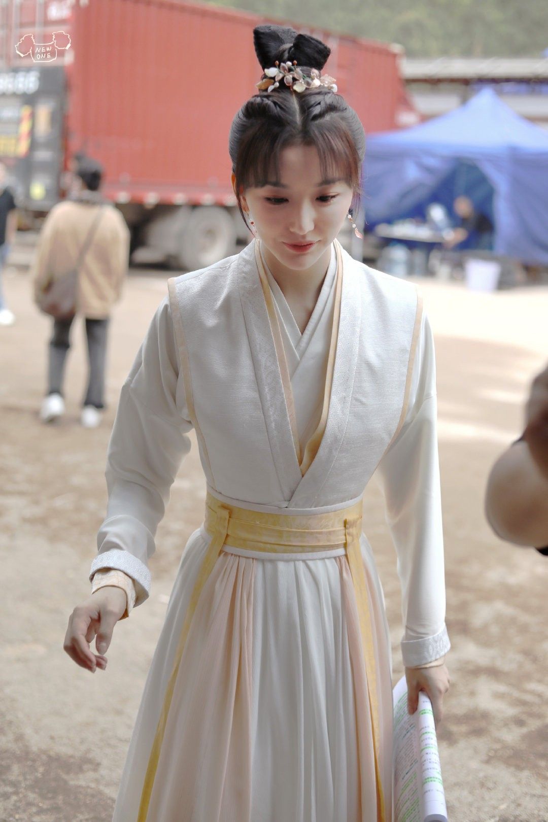 Elegance of the Spring and Autumn:The Journey of a Girl in Hanfu Fashion Elegance of the Spring and Autumn:The Journey of a Girl in Hanfu Fashion