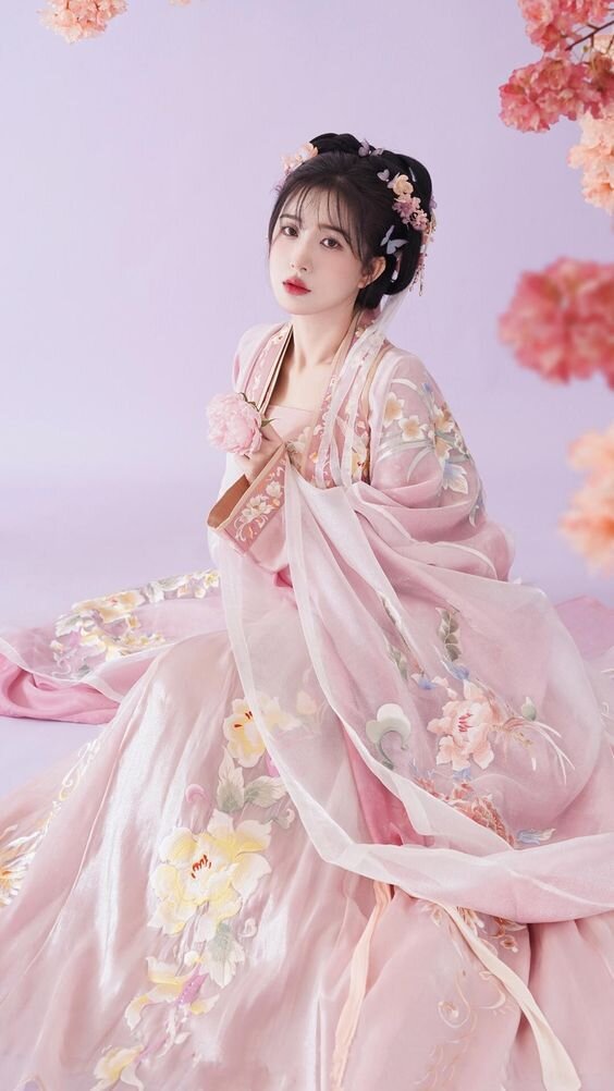 Encountering the Divine Deer:A Journey into the World of Yao Ethnic Hanfu Fashion in Large Sizes Encountering the Divine Deer:A Journey into the World of Yao Ethnic Hanfu Fashion in Large Sizes