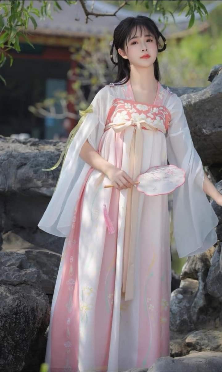 Enhanced Thickness in Traditional Hanfu Clothing:The Revival of a Timeless Style Enhanced Thickness in Traditional Hanfu Clothing:The Revival of a Timeless Style