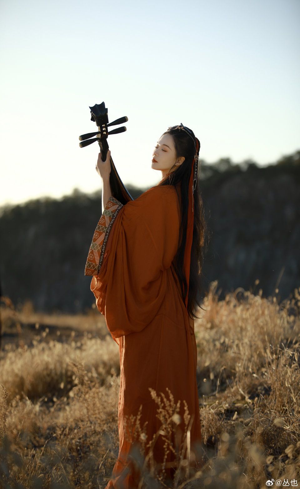 Elegant Hanfu:The Beauty of Delicate Traditional Chinese Clothing Elegant Hanfu:The Beauty of Delicate Traditional Chinese Clothing