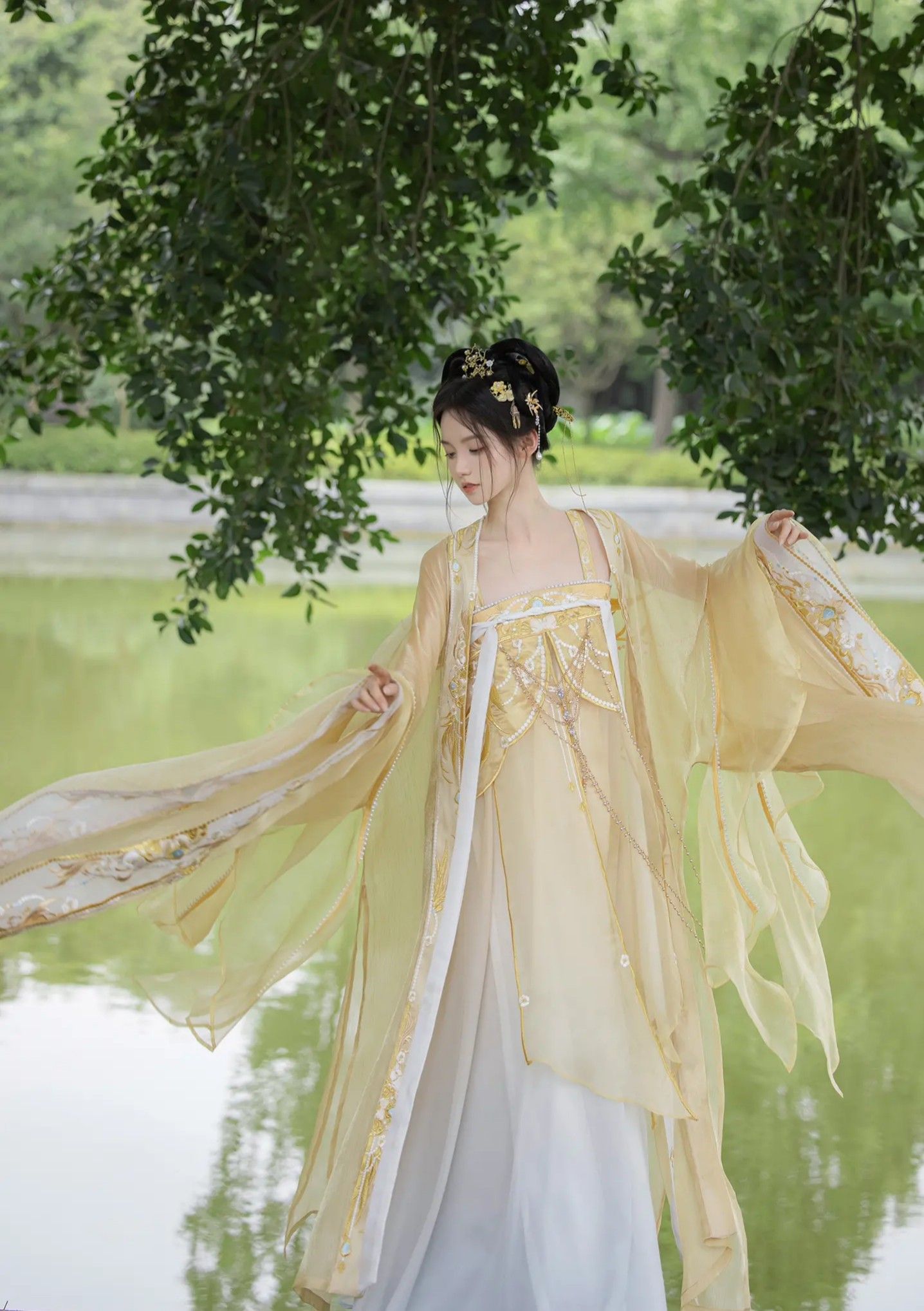 Modernizing the Aodi Cheongsam:Embracing Traditional Elegance with Modern Innovations Modernizing the Aodi Cheongsam:Embracing Traditional Elegance with Modern Innovations