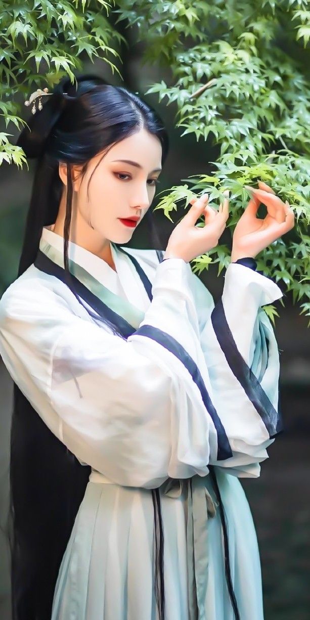 Plus-Size Hanfu Fashion:Tips on Creating a Slimming and Enchanting Look Plus-Size Hanfu Fashion:Tips on Creating a Slimming and Enchanting Look