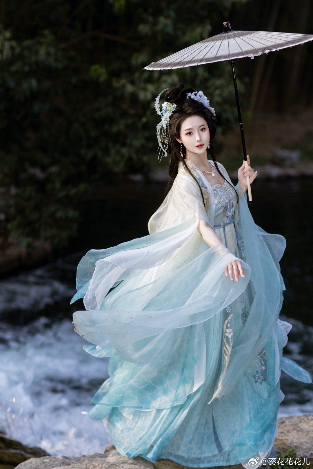 Gemini in Hanfu:The Allure of High-Value Style in the Starry World of Traditional Chinese Elegance Gemini in Hanfu:The Allure of High-Value Style in the Starry World of Traditional Chinese Elegance