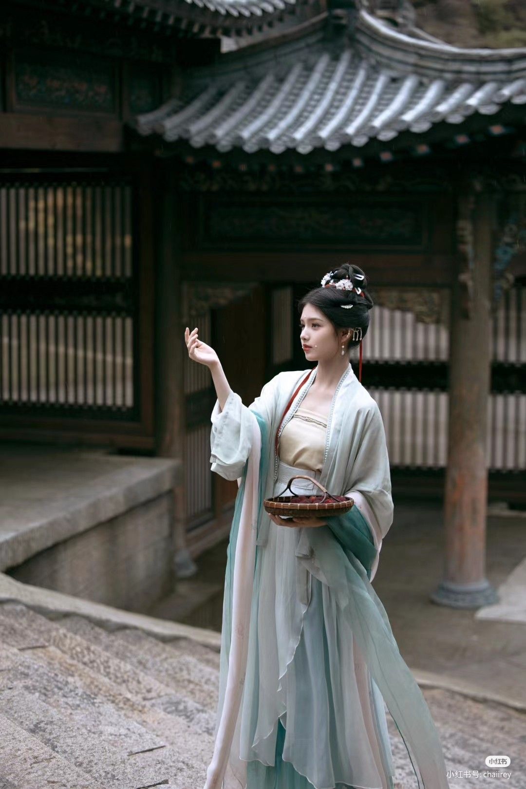 Embracing Traditional Chinese Elegance:The Revival of Cheongsam Headwear in Modern Fashion Embracing Traditional Chinese Elegance:The Revival of Cheongsam Headwear in Modern Fashion
