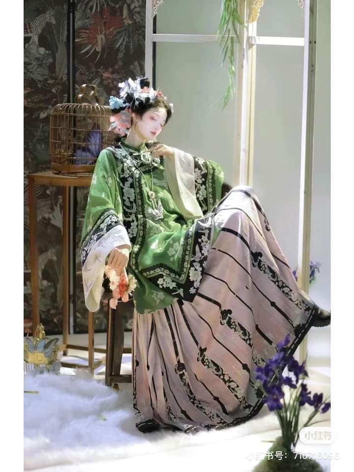 The Enigma of Black Green-Trimmed Cheongsam:A Cultural Icon of Elegance and Tradition The Enigma of Black Green-Trimmed Cheongsam:A Cultural Icon of Elegance and Tradition