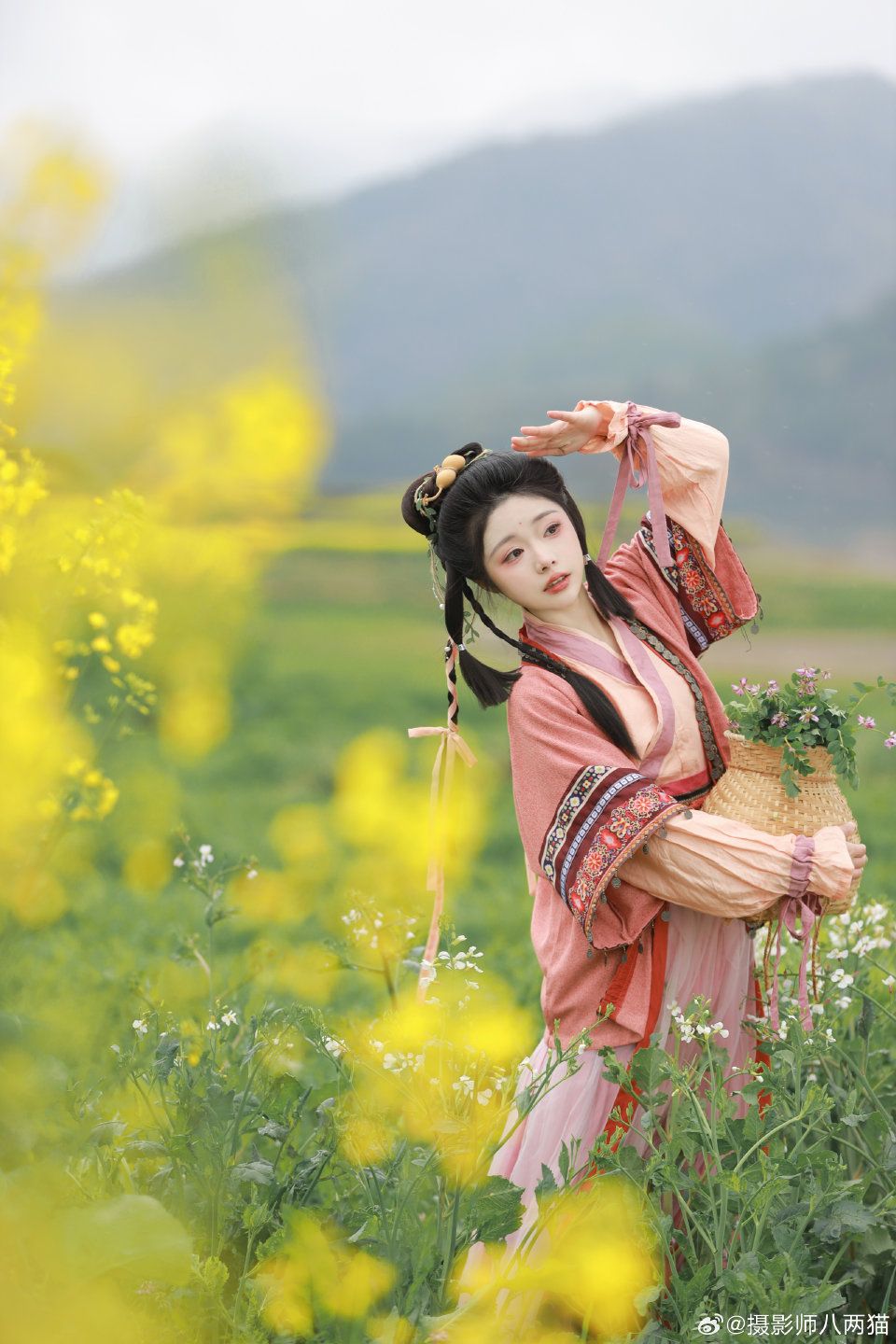 Embracing the New Chinese Style:A Summer in Pink Cheongsam Embracing the New Chinese Style:A Summer in Pink Cheongsam