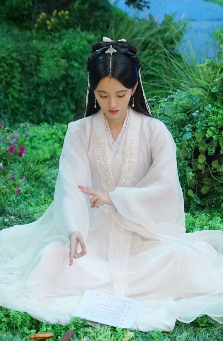 The Rise of Ming-Style Hanfu Over-Sized Armor Jackets:Exploring the Largely Sized Tradition The Rise of Ming-Style Hanfu Over-Sized Armor Jackets:Exploring the Largely Sized Tradition