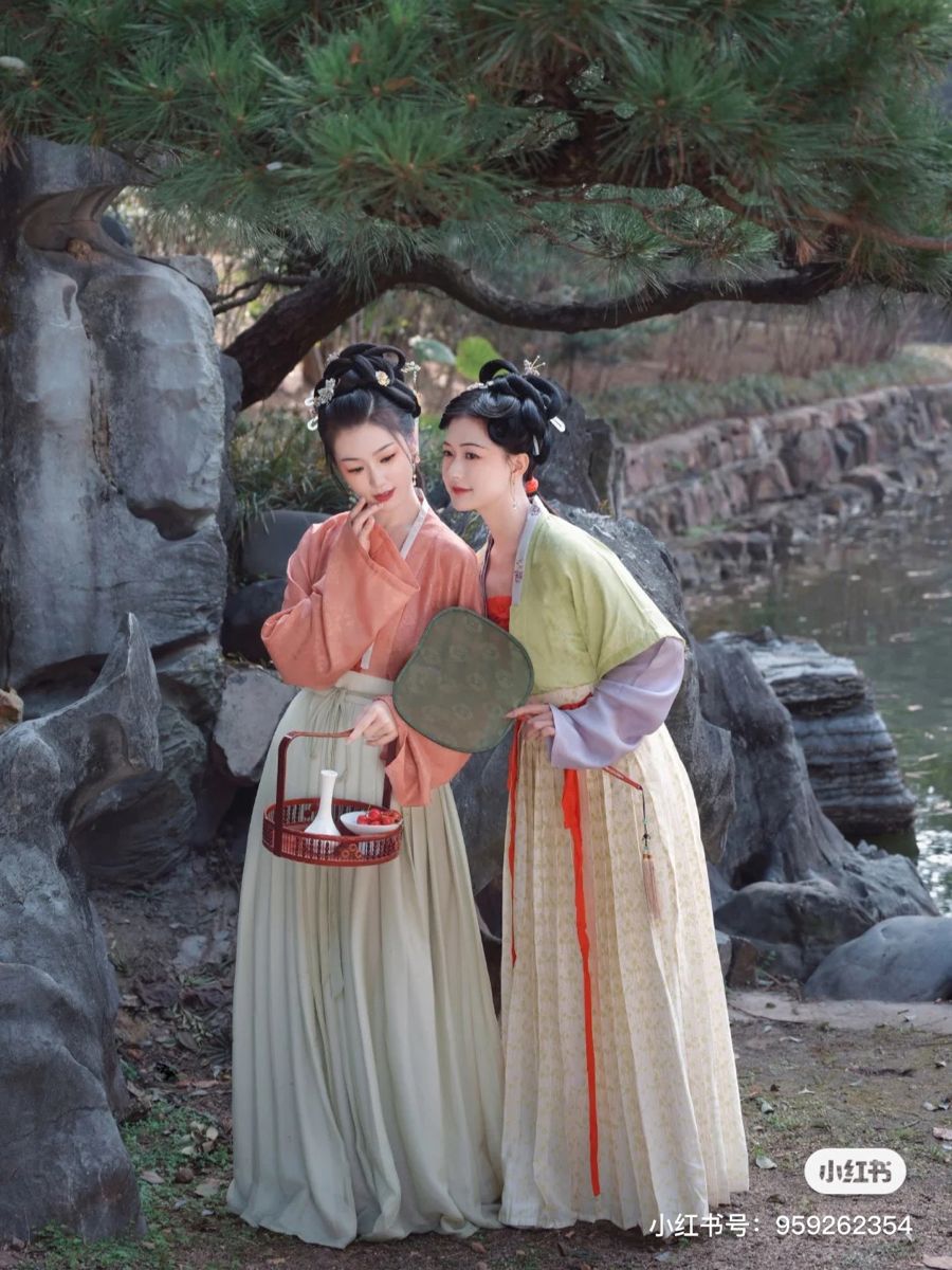 The Elegance of a Long-Styled Cape with a Cheongsam Qipao The Elegance of a Long-Styled Cape with a Cheongsam Qipao