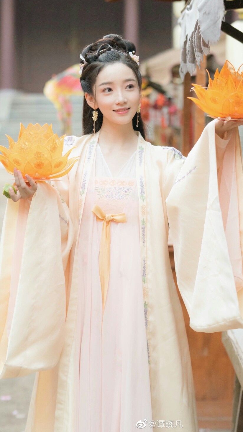The Elegance of Silkboutiques Cheongsam Skirts The Elegance of Silkboutiques Cheongsam Skirts
