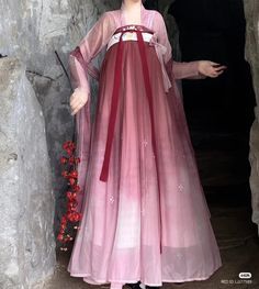 Reinventing Traditional Chinese Style with a Modern Touch of Pink Cheongsam for the Petite Figure Reinventing Traditional Chinese Style with a Modern Touch of Pink Cheongsam for the Petite Figure