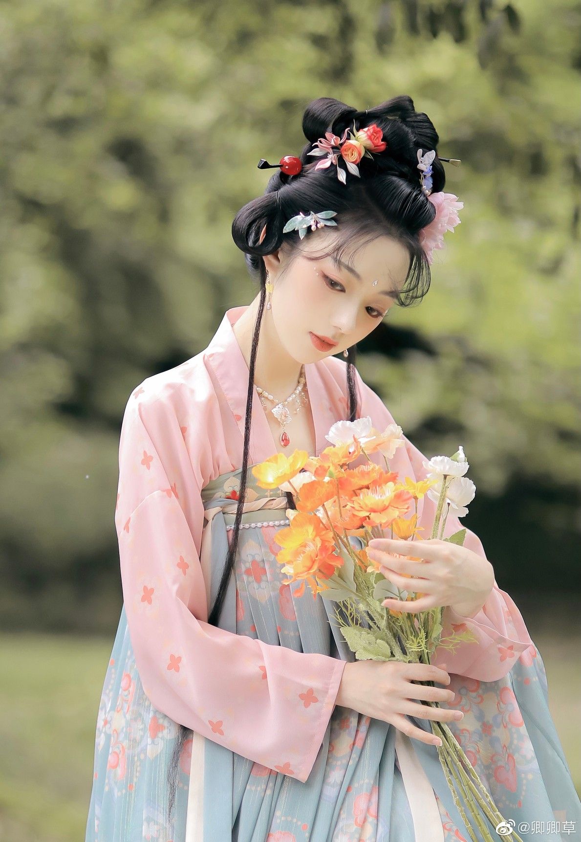 Winter Quilted Cheongsam for Little Girls:A Fashionable and Warm Choice Winter Quilted Cheongsam for Little Girls:A Fashionable and Warm Choice