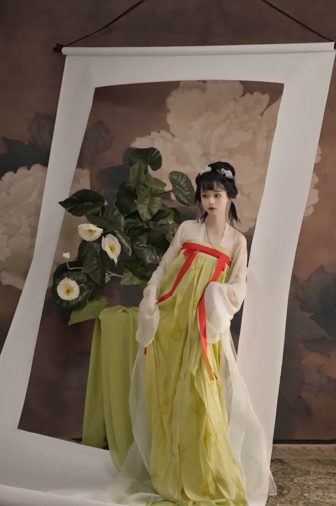 Embracing the Youthful Charm of Modern Qipao:A 40-Year-Olds Journey into Fashion Embracing the Youthful Charm of Modern Qipao:A 40-Year-Olds Journey into Fashion
