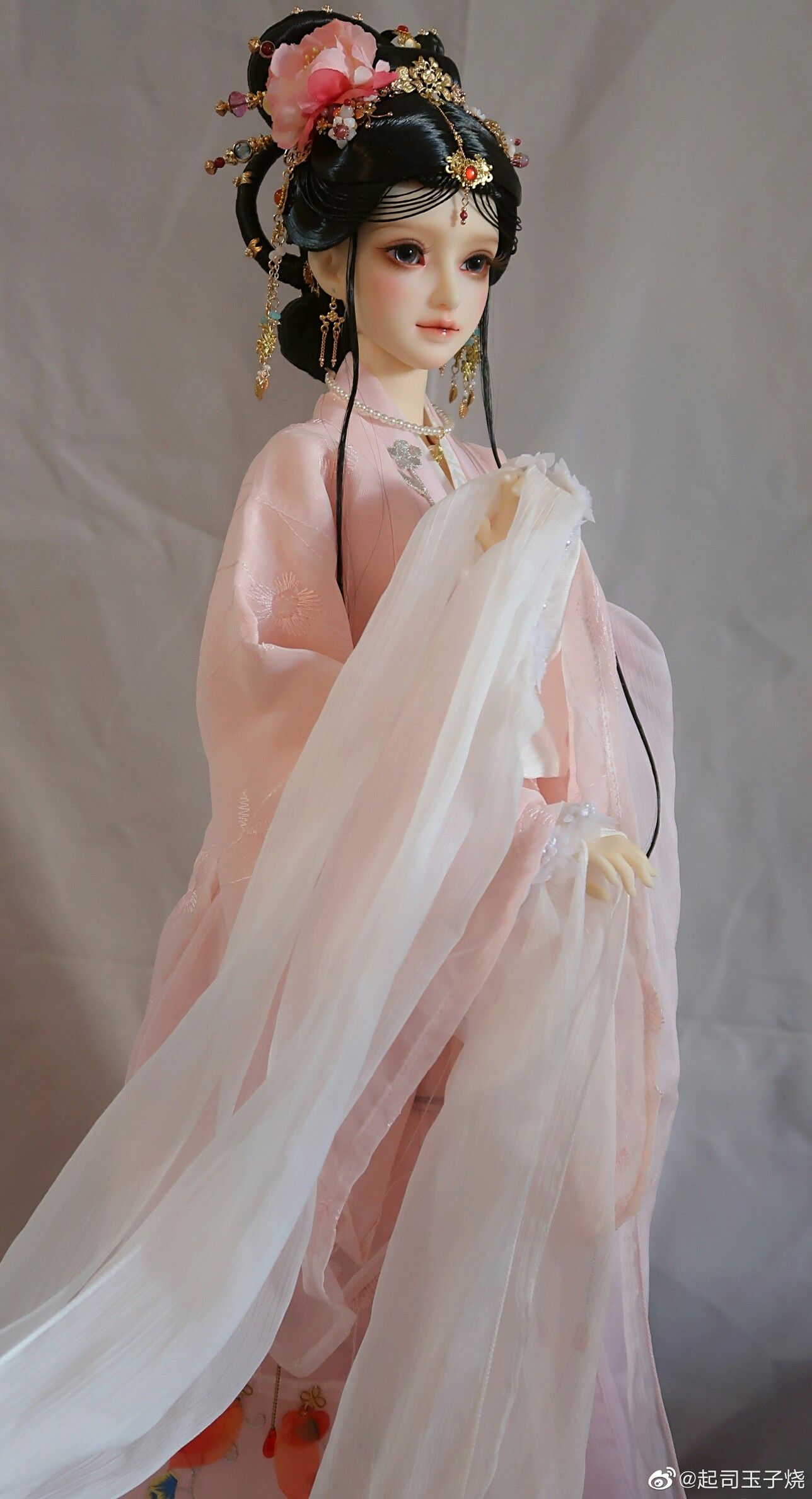 The Story of Aben Cat in Traditional Hanfu Costume