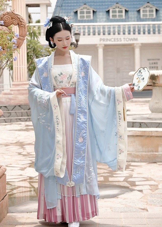 The Charm of Sleeveless Short-Style Cheongsam:A Fashion Icon in Chinese Heritage The Charm of Sleeveless Short-Style Cheongsam:A Fashion Icon in Chinese Heritage