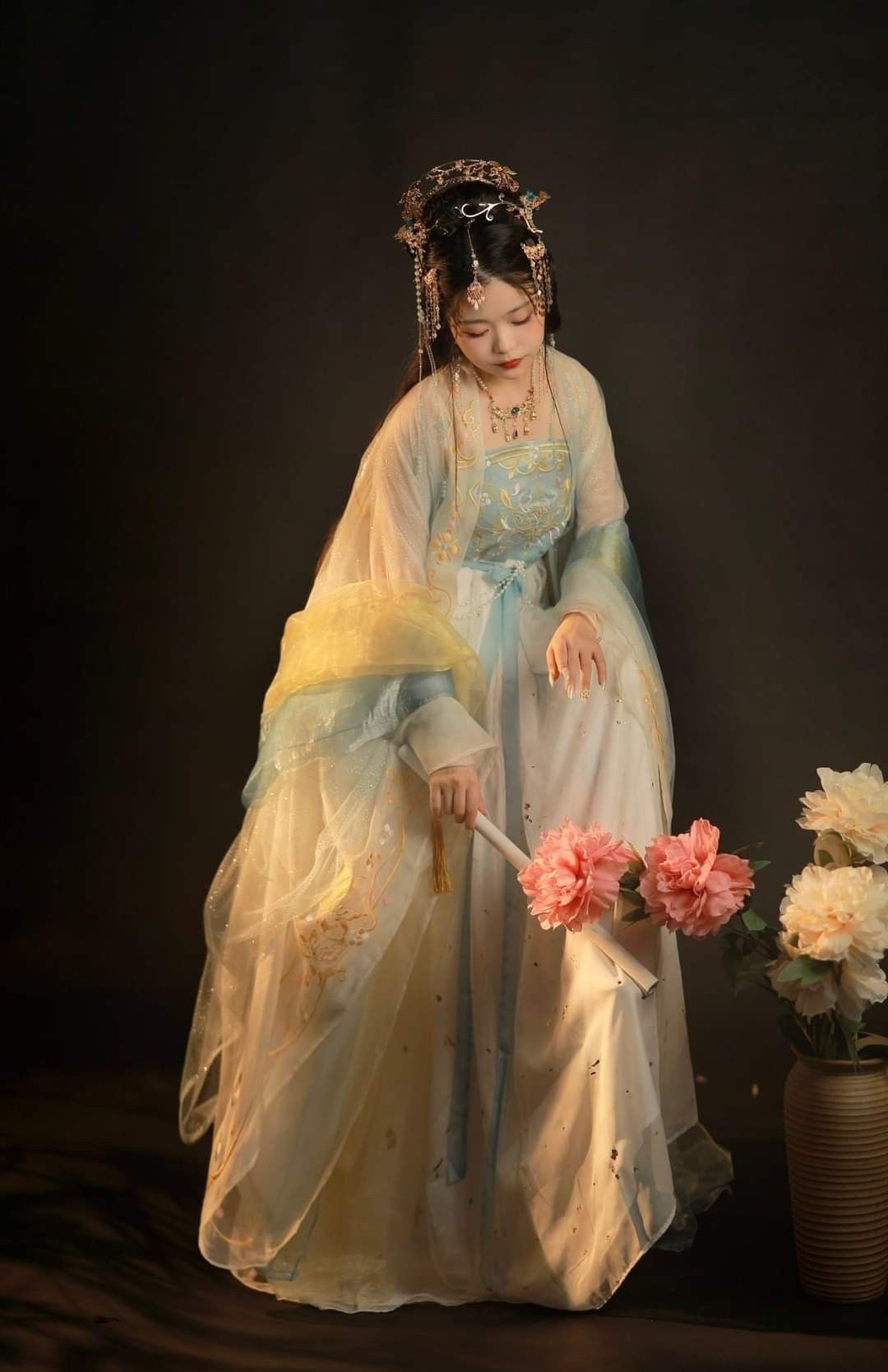 Hanfu:The Rise of Traditional Chinese Elegance among Junior Students Hanfu:The Rise of Traditional Chinese Elegance among Junior Students