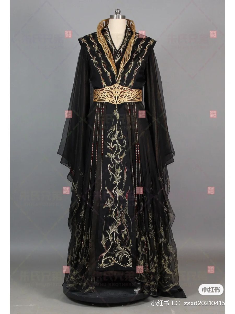 A Purple Shawl Cheongsam:A Blend of Tradition and Elegance A Purple Shawl Cheongsam:A Blend of Tradition and Elegance