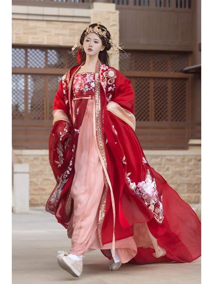 The Charm of Qipao:The Story of a Joyful Mother-in-Law in Traditional Chinese Elegance