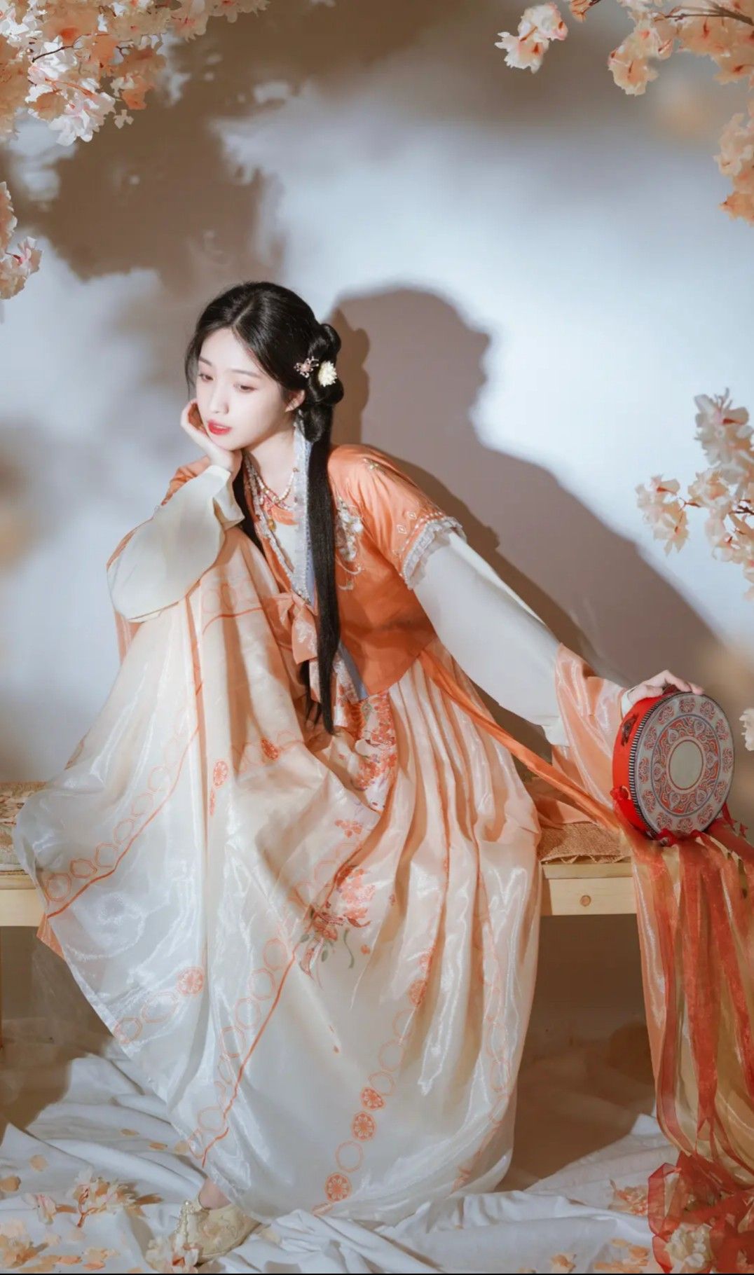Plus-Size Beauty in Long Cheongsam:Embracing the Elegance of a Traditional Chinese Dress Plus-Size Beauty in Long Cheongsam:Embracing the Elegance of a Traditional Chinese Dress