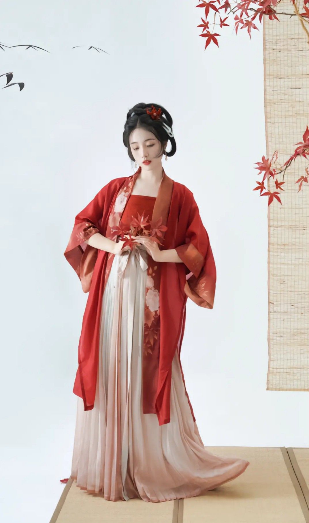 A Glacial Silk Round-neck Cheongsam Dress with Qipao Elegance A Glacial Silk Round-neck Cheongsam Dress with Qipao Elegance