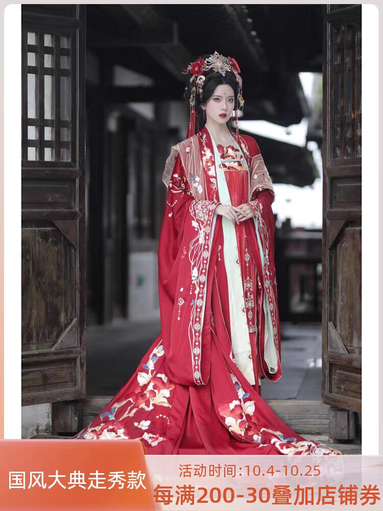 Commuting in Traditional Comfort:The Rise of Hanfu as a Modern Commuter Fashion Commuting in Traditional Comfort:The Rise of Hanfu as a Modern Commuter Fashion
