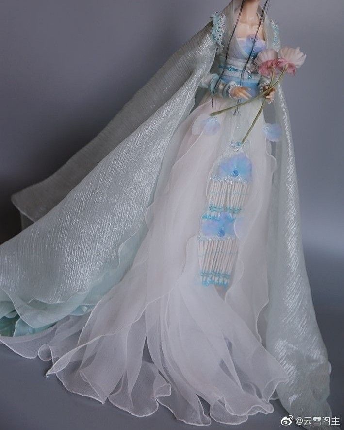 The Rise of Casual Hanfu:Modern Youths Embrace of Traditional Chinese Fashion The Rise of Casual Hanfu:Modern Youths Embrace of Traditional Chinese Fashion