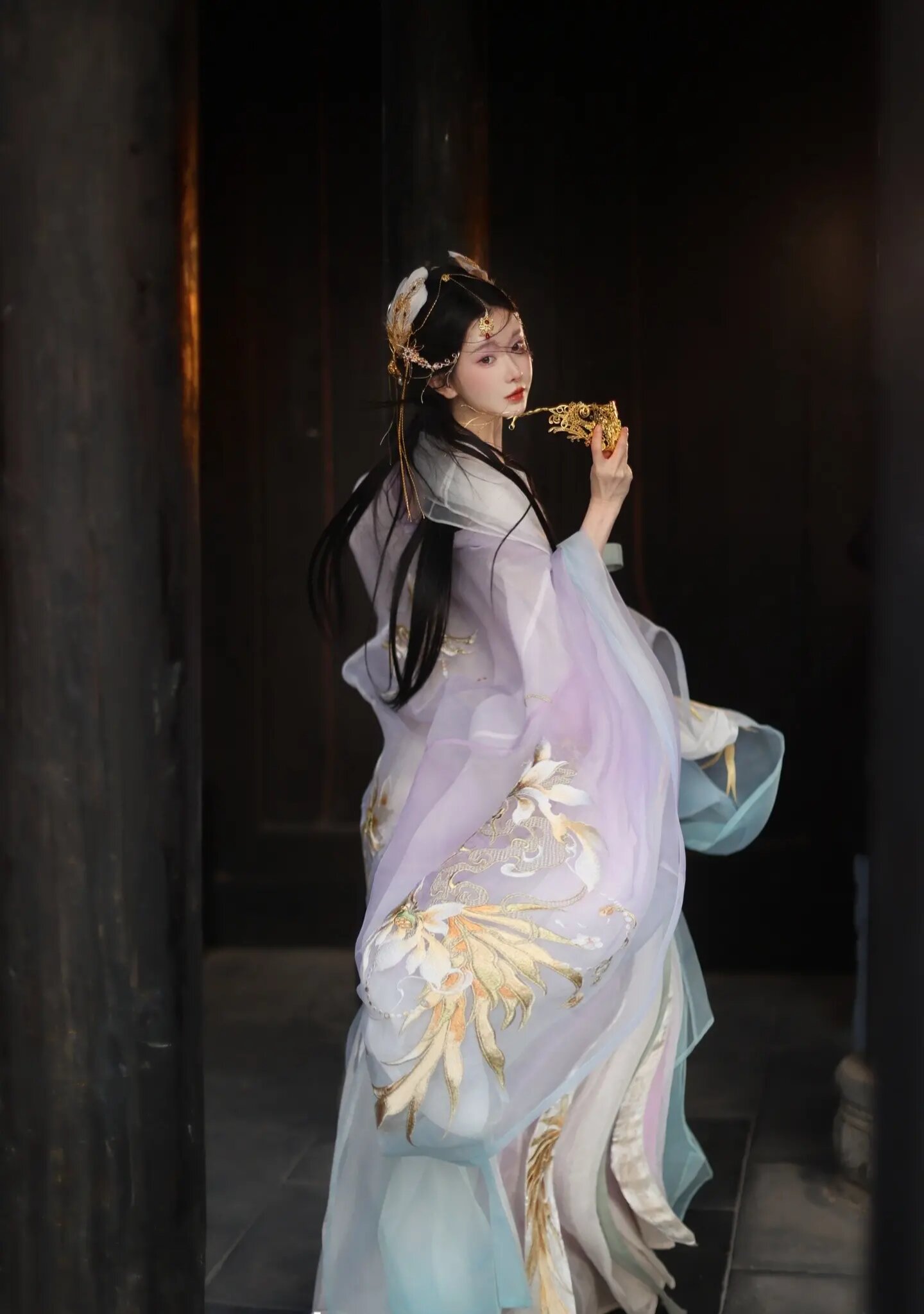 The Evolution of Noblewomans Fashion:The Refinement of Qipao with Xiangyunsha Silk The Evolution of Noblewomans Fashion:The Refinement of Qipao with Xiangyunsha Silk