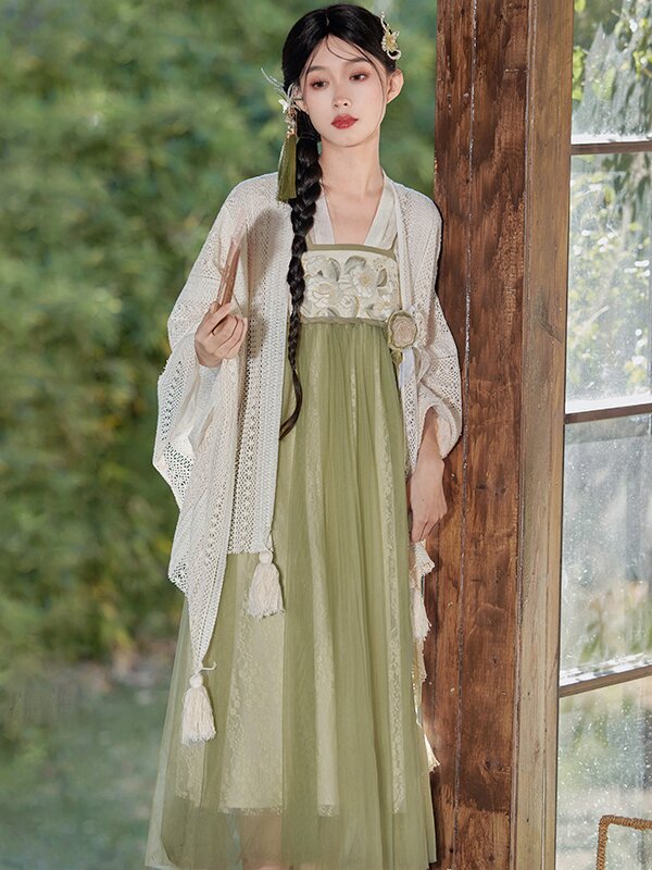 Hanfu Fashion:The Evolution of Traditional Chinese Clothing in Paper Patterns Hanfu Fashion:The Evolution of Traditional Chinese Clothing in Paper Patterns