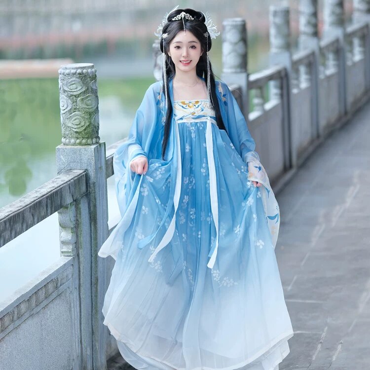 Chinese-Style Necklaces and Horseface Skirts:A Blend of Elegance and Tradition Chinese-Style Necklaces and Horseface Skirts:A Blend of Elegance and Tradition