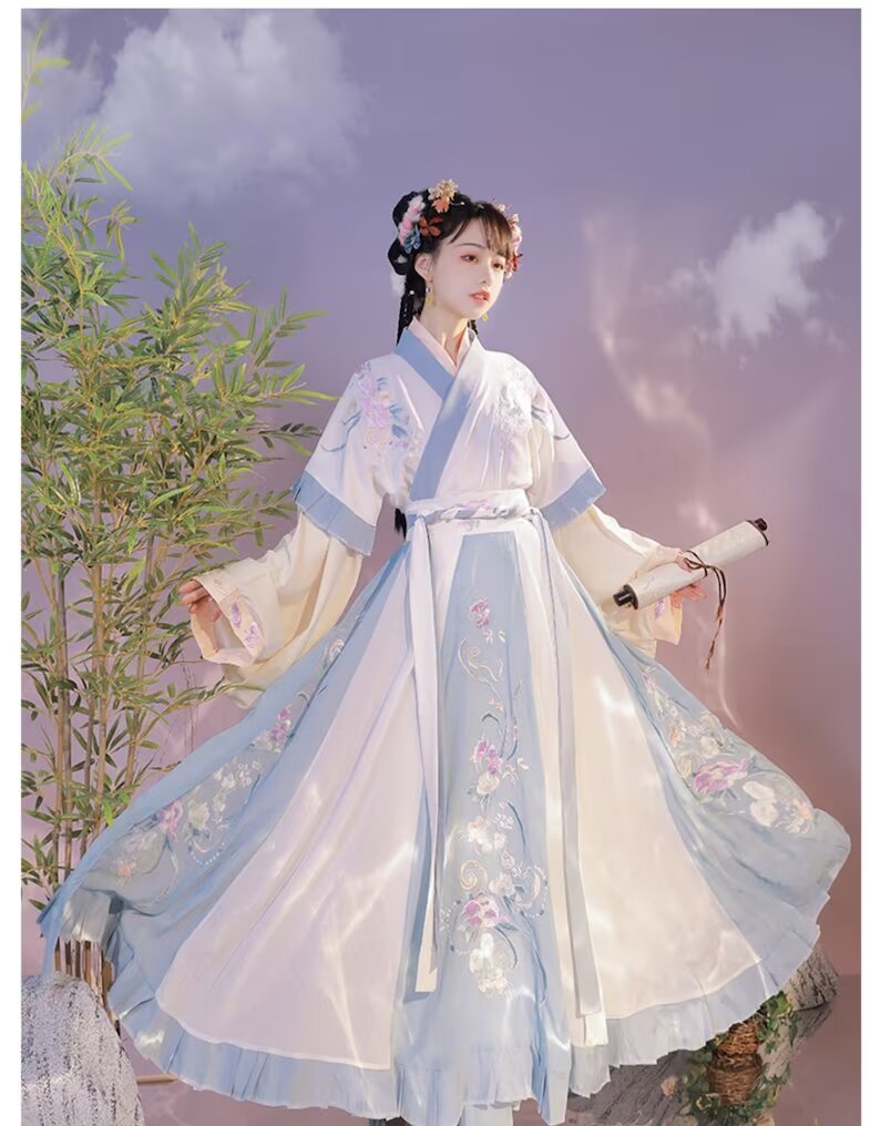 Embracing the Vibrant Green:A Womans Cheongsam Journey Embracing the Vibrant Green:A Womans Cheongsam Journey
