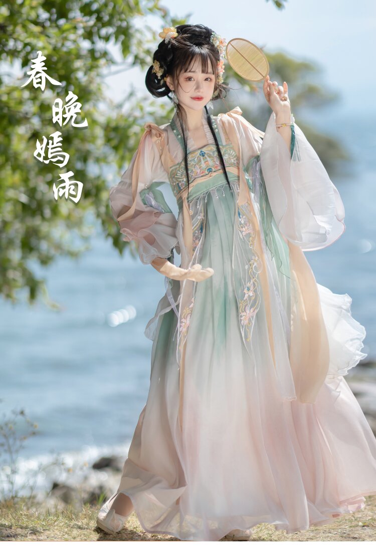 Ancient-Style Hair Ornament and Horseface Skirt:A Journey into Traditional Chinese Beauty Ancient-Style Hair Ornament and Horseface Skirt:A Journey into Traditional Chinese Beauty