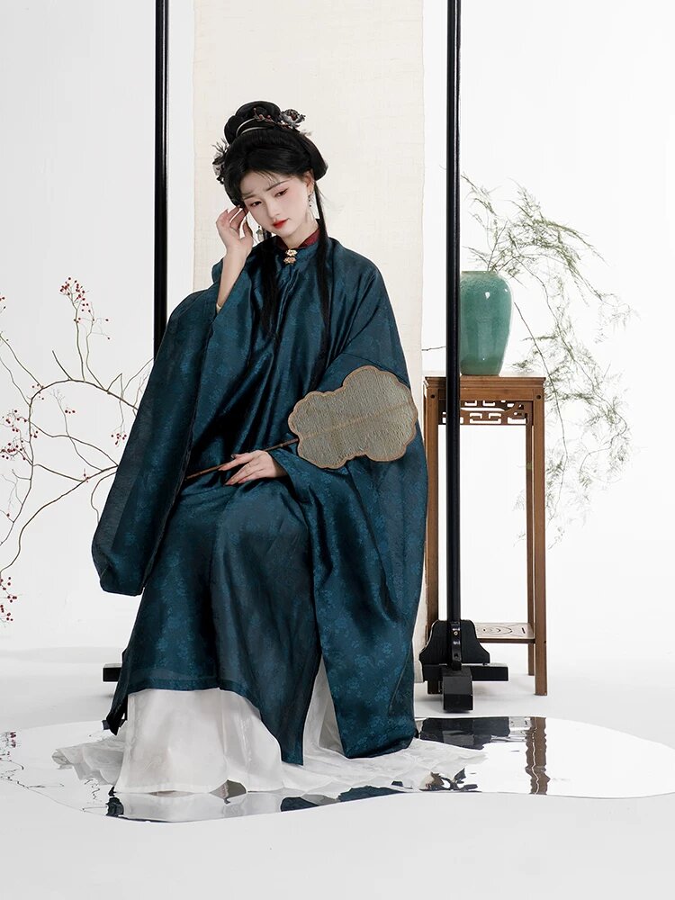 Stunning and Unique Qipao in Autumn Winter:Plus Size Fashion Revolution Stunning and Unique Qipao in Autumn Winter:Plus Size Fashion Revolution