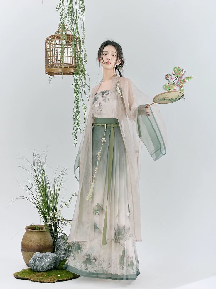 Modernizing Traditional Womens Hanfu Costumes:The Evolution of Modern Hanfu Dress Modernizing Traditional Womens Hanfu Costumes:The Evolution of Modern Hanfu Dress