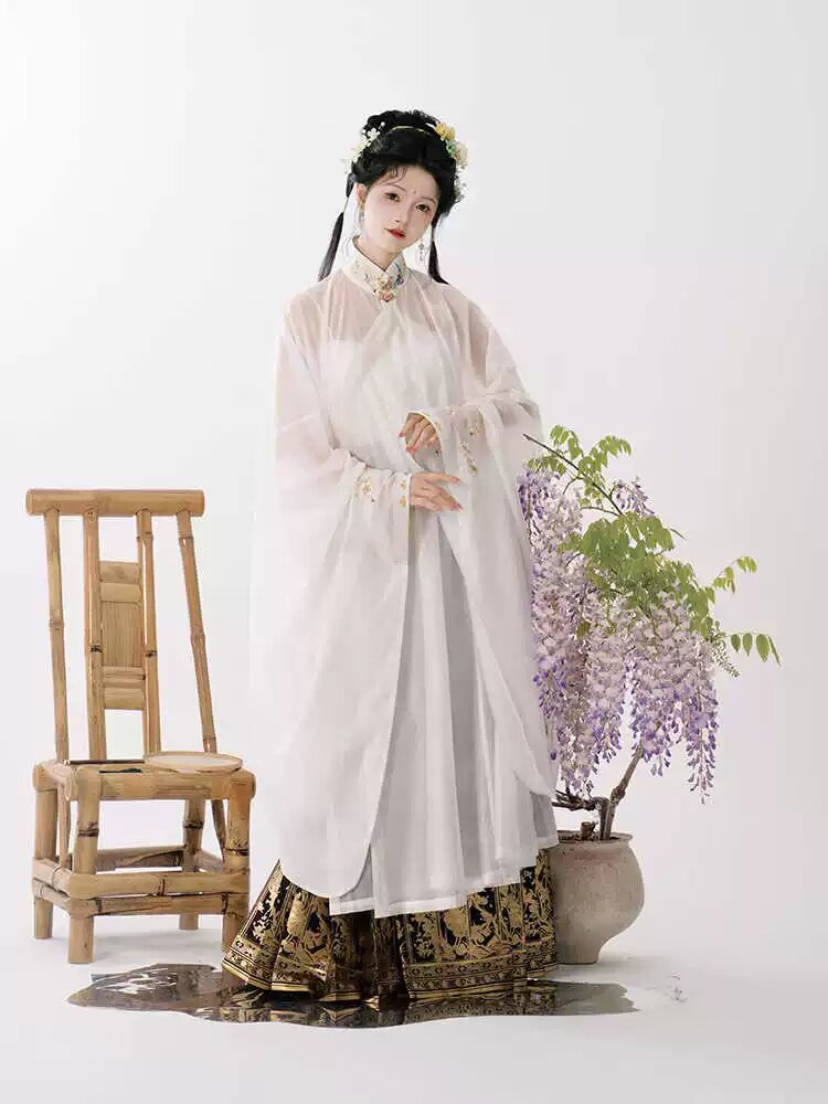Chinese-Style Qipao:Evolution and Modern Evolution of Traditional Elegance