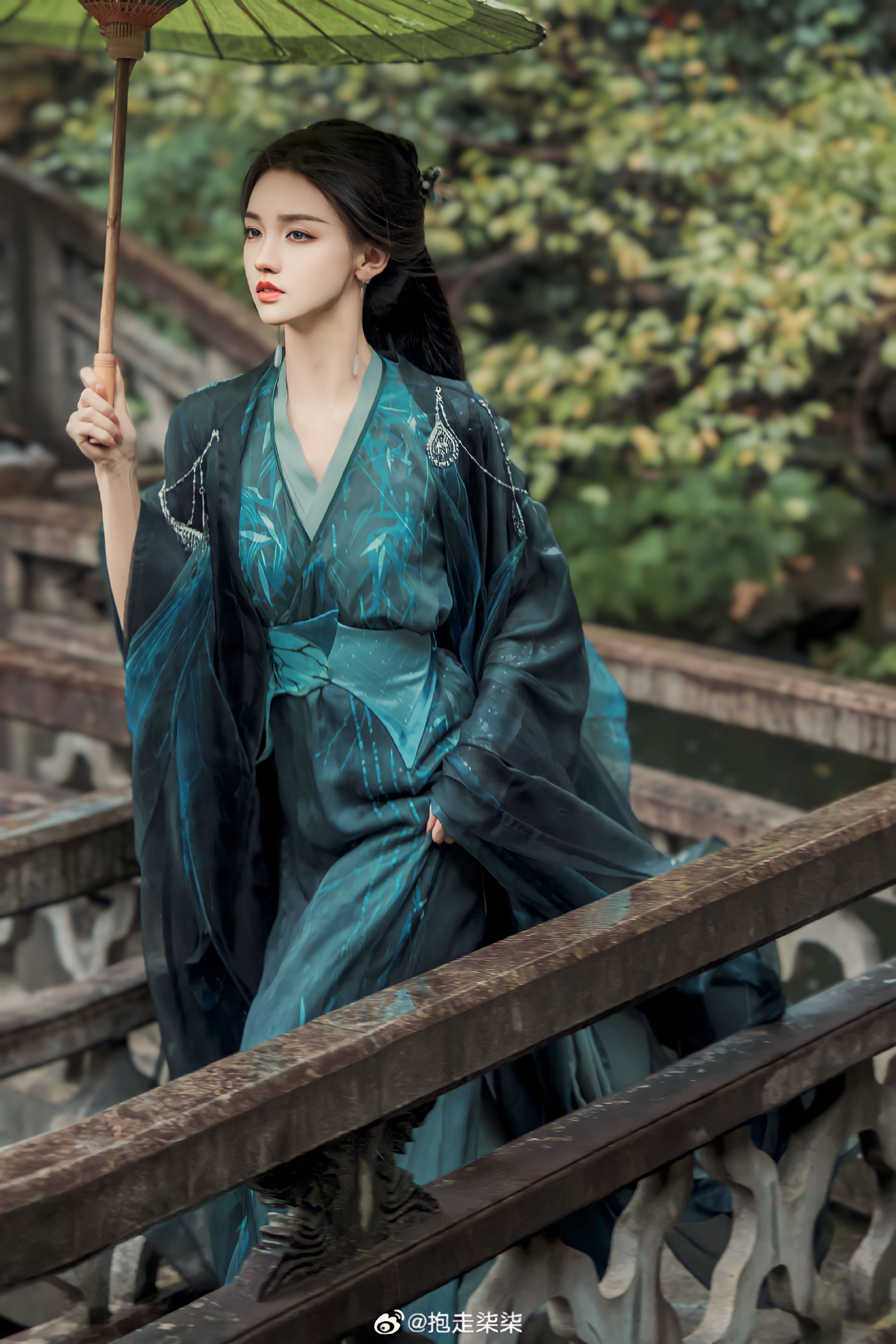 Ancient Charm of Childlike Girls in Traditional Hanfu Costumes Ancient Charm of Childlike Girls in Traditional Hanfu Costumes