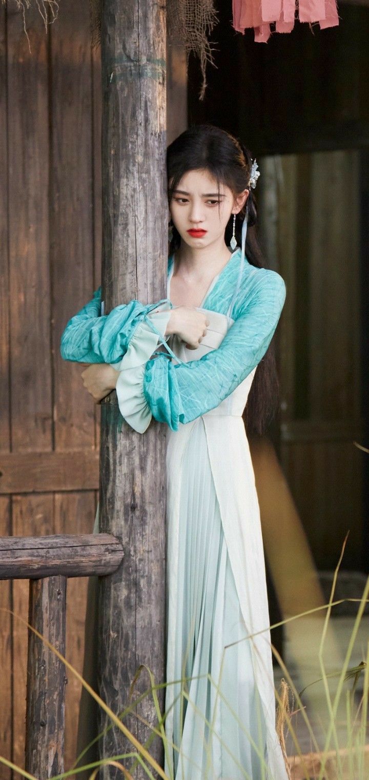 The Splendor of Hanfu Culture:The Mien-Face Skirt with its Xiapai Embroidery The Splendor of Hanfu Culture:The Mien-Face Skirt with its Xiapai Embroidery