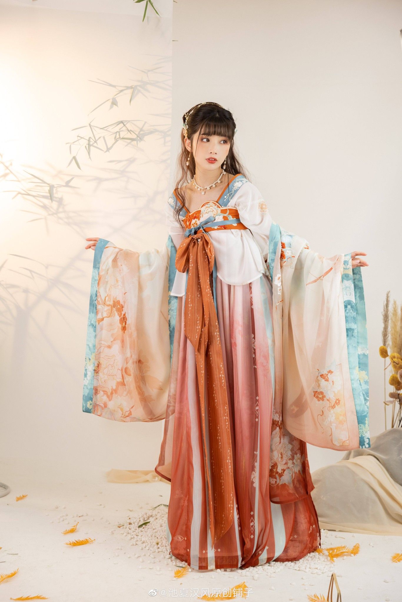 The Mermaid Skirt:A Blend of Tradition and Modernity in Fish Tail Cheongsam The Mermaid Skirt:A Blend of Tradition and Modernity in Fish Tail Cheongsam