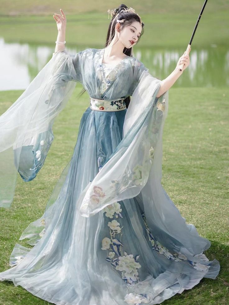 Embracing the New Sino-Style:The Enchanting Combination of Cheongsam and Horse-Face Skirt Embracing the New Sino-Style:The Enchanting Combination of Cheongsam and Horse-Face Skirt