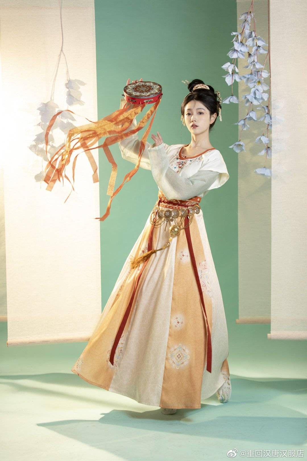 Masters Degree Ceremony Attire:The Fusion of Qipao and Academic Elegance Masters Degree Ceremony Attire:The Fusion of Qipao and Academic Elegance